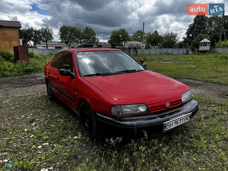 Седан Nissan Primera 1992 в 