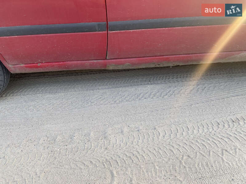 Седан Nissan Primera 1998 в Жовкве