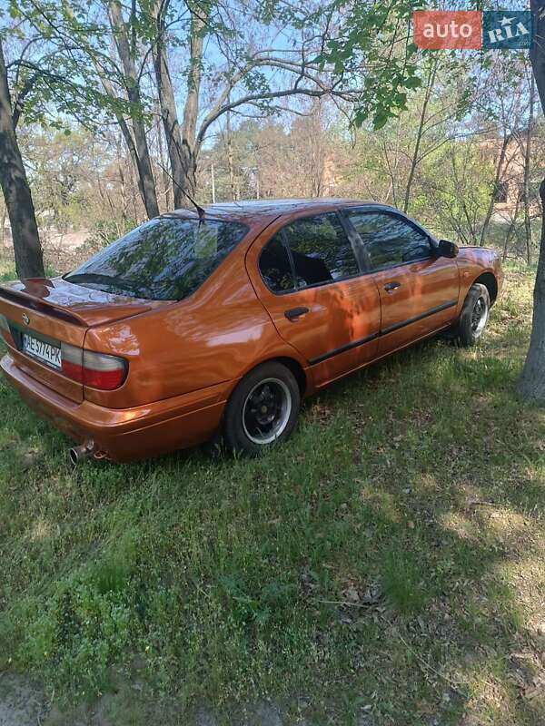Седан Nissan Primera 1997 в Днепре