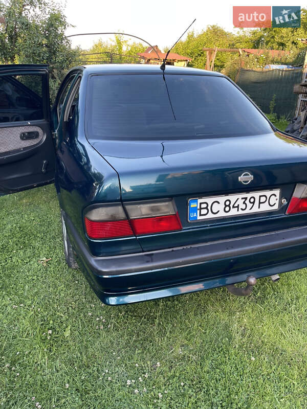 Седан Nissan Primera 1996 в Львове