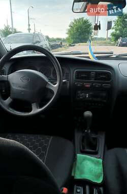 Седан Nissan Primera 1996 в Смілі