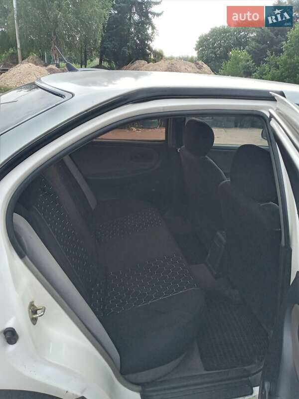 Седан Nissan Primera 1996 в Смілі