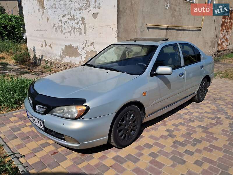 Седан Nissan Primera 2001 в Рені