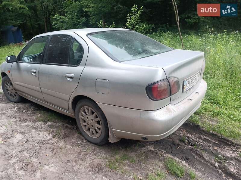 Седан Nissan Primera 2001 в Львові