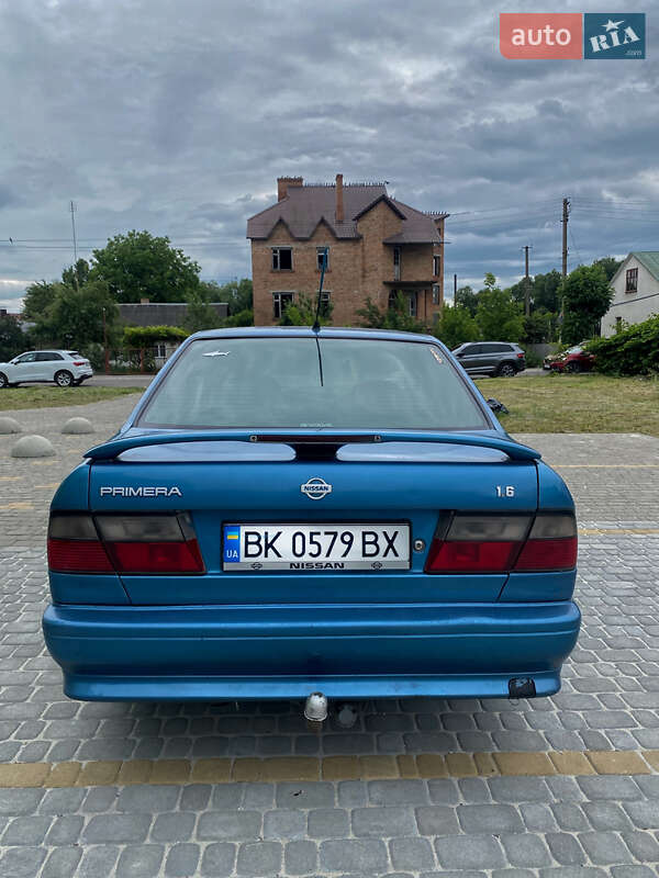 Седан Nissan Primera 1996 в Радивиліві