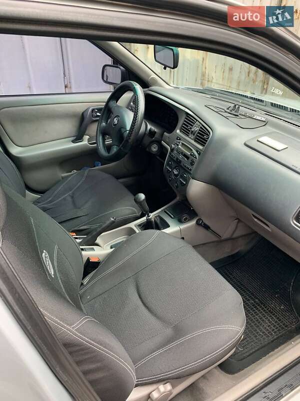 Седан Nissan Primera 2001 в Черкасах