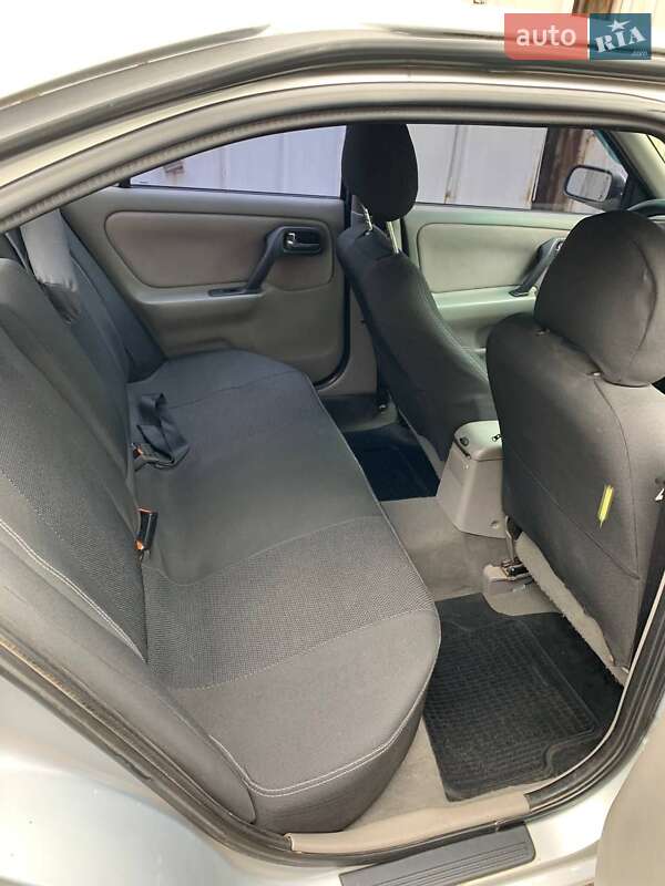 Седан Nissan Primera 2001 в Черкасах