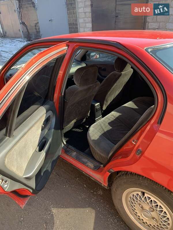 Седан Nissan Primera 1990 в Кривом Роге