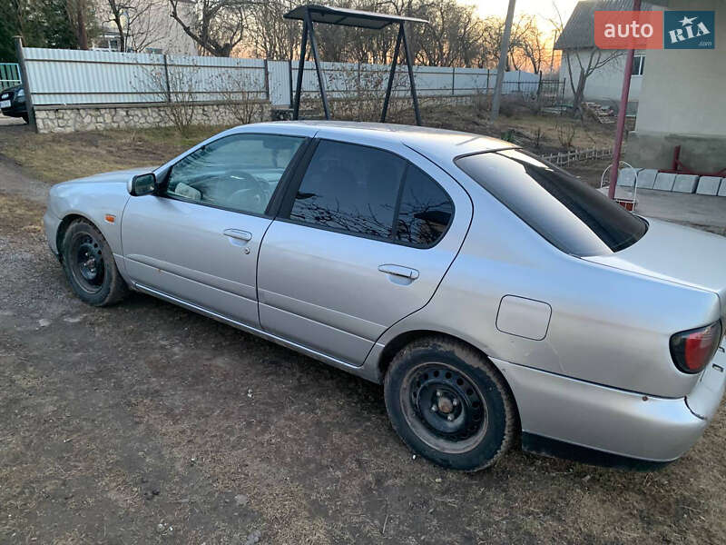 Седан Nissan Primera 2001 в Лановцах