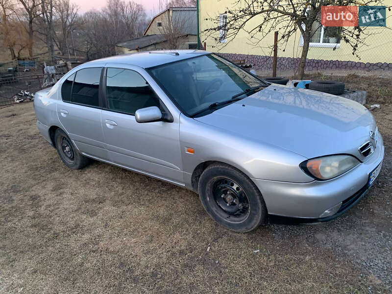 Седан Nissan Primera 2001 в Лановцах
