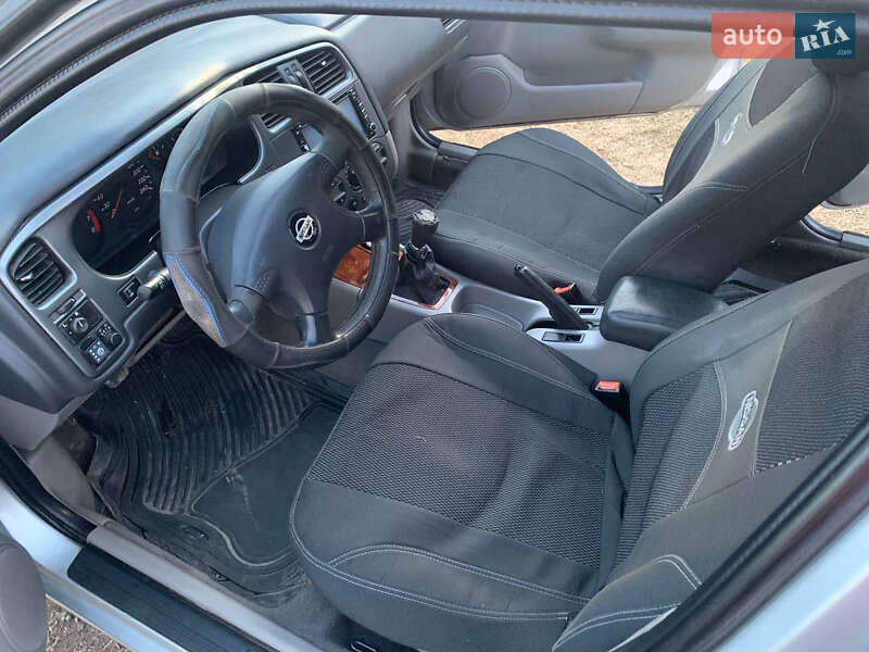 Седан Nissan Primera 2001 в Лановцах