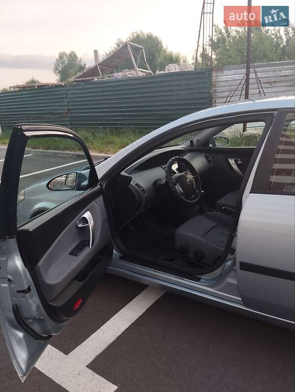 Седан Nissan Primera 2004 в Кременчуці