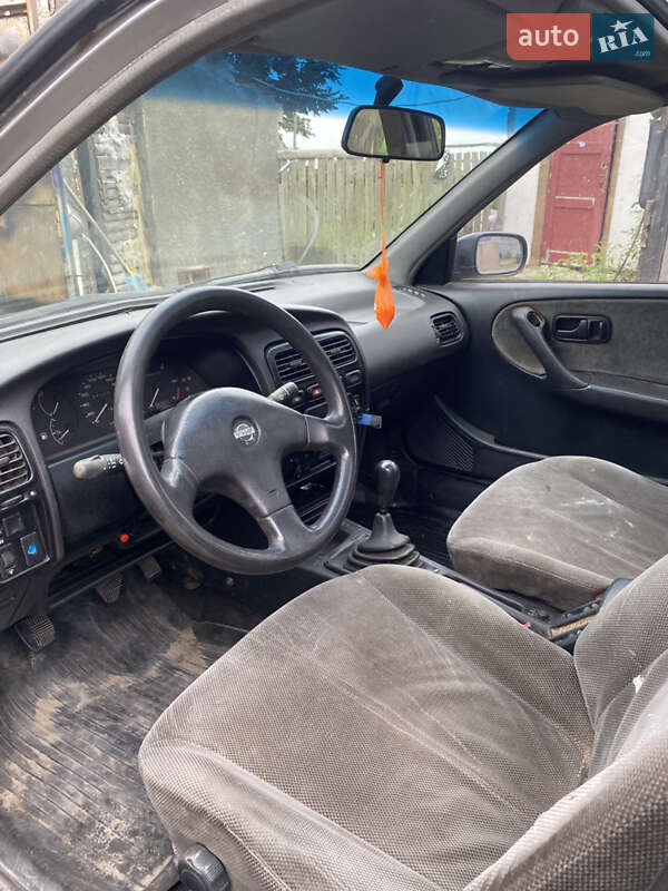 Седан Nissan Primera 1993 в Малине