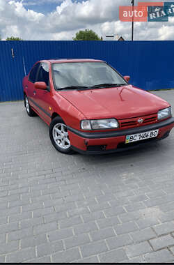 Седан Nissan Primera 1993 в Жовкві