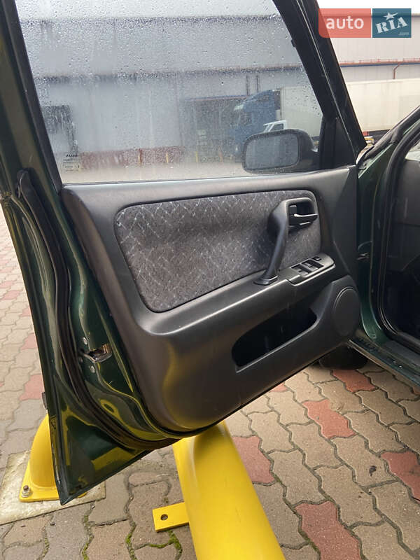 Седан Nissan Primera 1998 в Городке