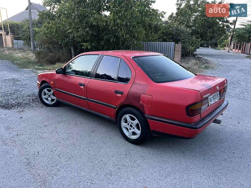 Седан Nissan Primera 1993 в Ізмаїлі