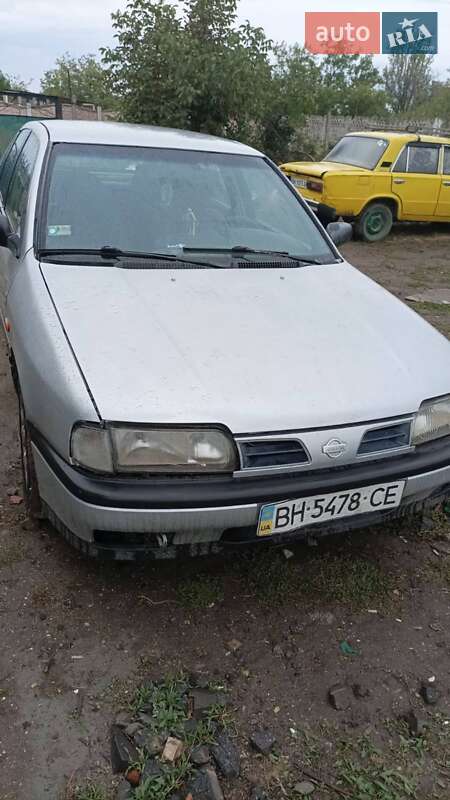 Хетчбек Nissan Primera 1990 в Южному