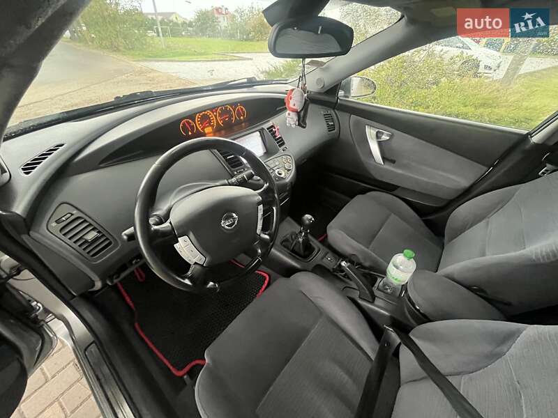 Седан Nissan Primera 2004 в Фонтанці