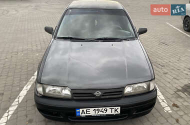 Седан Nissan Primera 1994 в Новомосковську