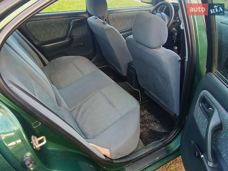 Лифтбек Nissan Primera 1998 в Львове