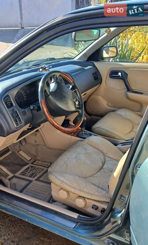 Седан Nissan Primera 2000 в Чернівцях