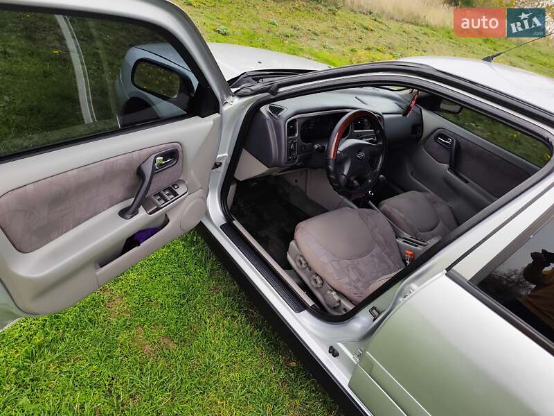 Седан Nissan Primera 2001 в Южному