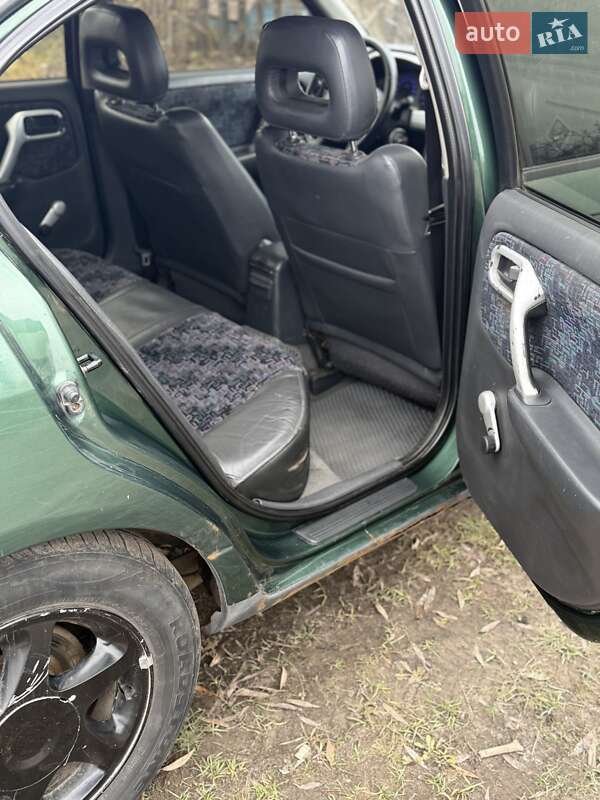 Ліфтбек Nissan Primera 1998 в Ізюмі