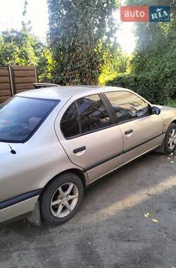 Седан Nissan Primera 1992 в Конотопе