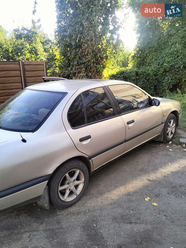 Nissan Primera 1992 Nissan Primera 1992