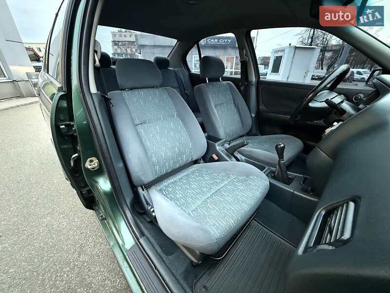 Седан Nissan Primera 1996 в Киеве