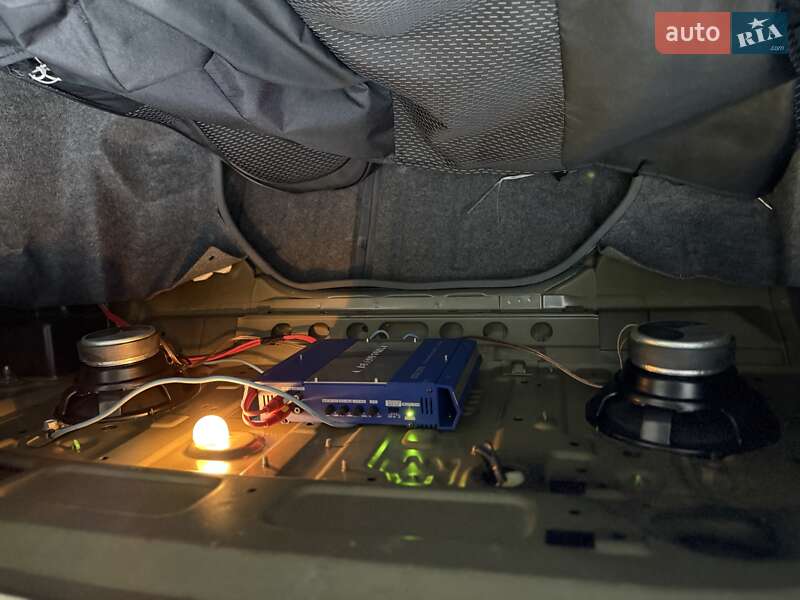 Седан Nissan Primera 1996 в Киеве