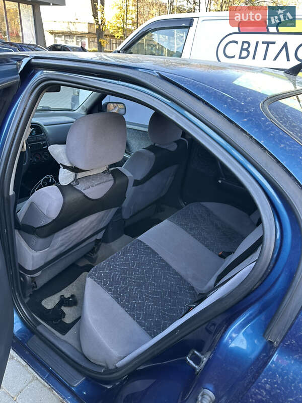 Седан Nissan Primera 1998 в Чернівцях