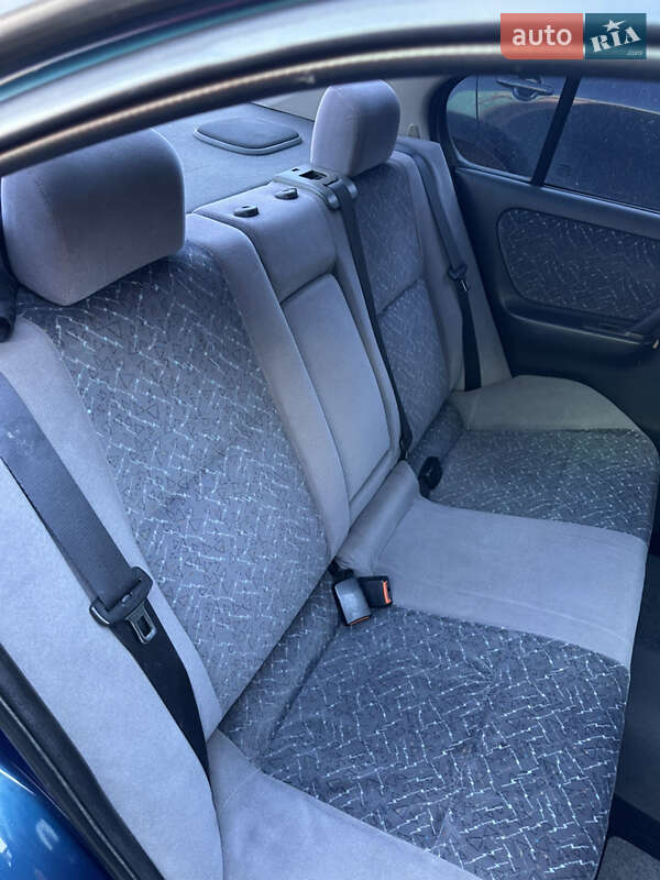 Седан Nissan Primera 1998 в Чернівцях