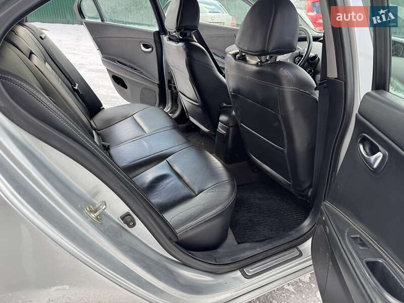 Ліфтбек Nissan Primera 2002 в Києві