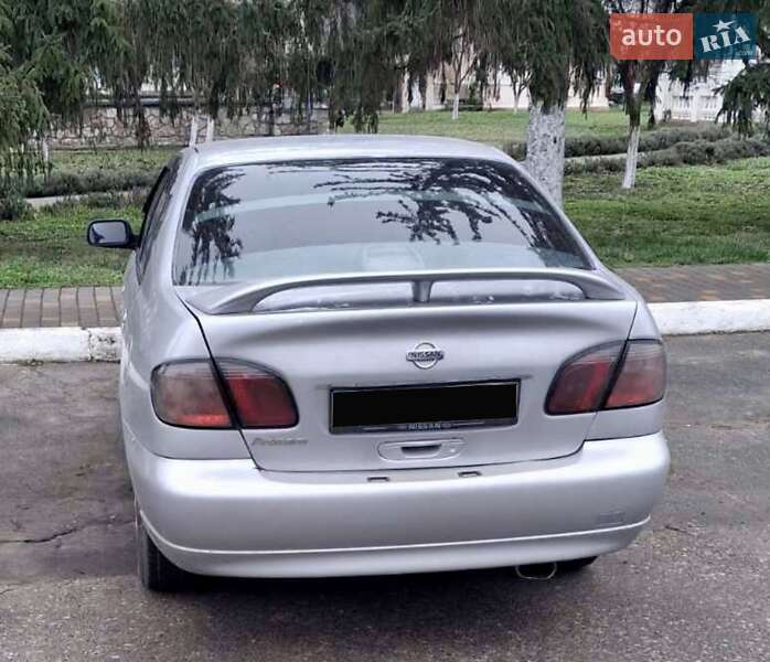 Седан Nissan Primera 2002 в Рени