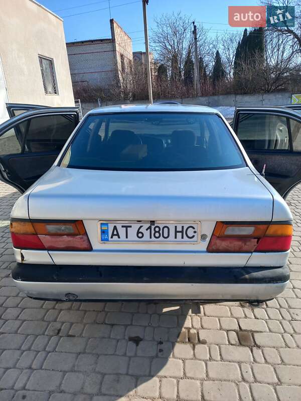 Седан Nissan Primera 1992 в Борщеве