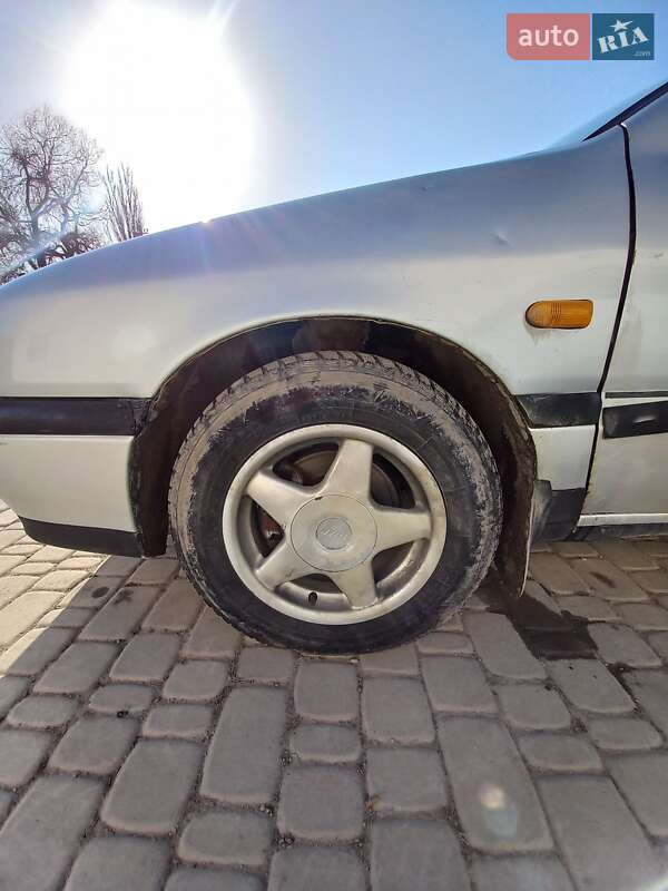 Седан Nissan Primera 1992 в Борщеве