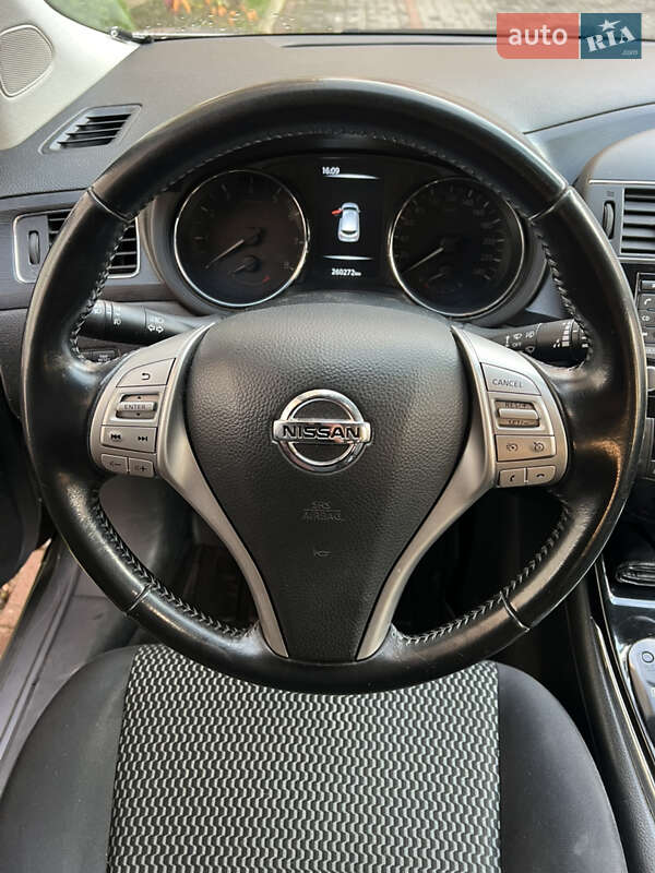 Хэтчбек Nissan Pulsar 2015 в Ужгороде