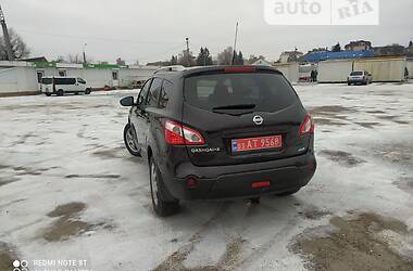 Минивэн Nissan Qashqai+2 2010 в Луцке