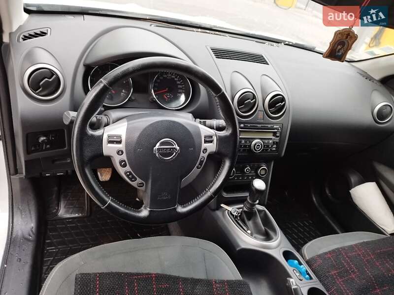 Позашляховик / Кросовер Nissan Qashqai+2 2010 в Чернівцях