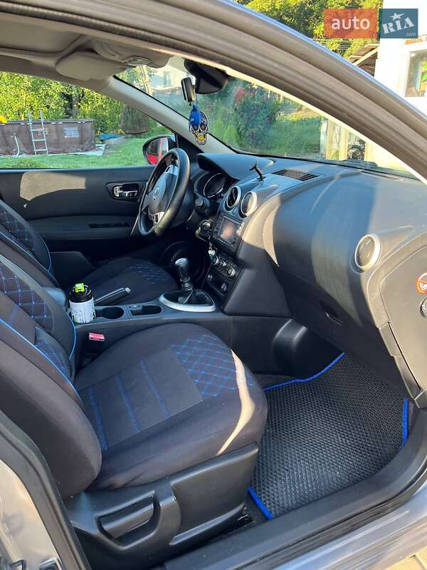 Позашляховик / Кросовер Nissan Qashqai+2 2010 в Борщеві