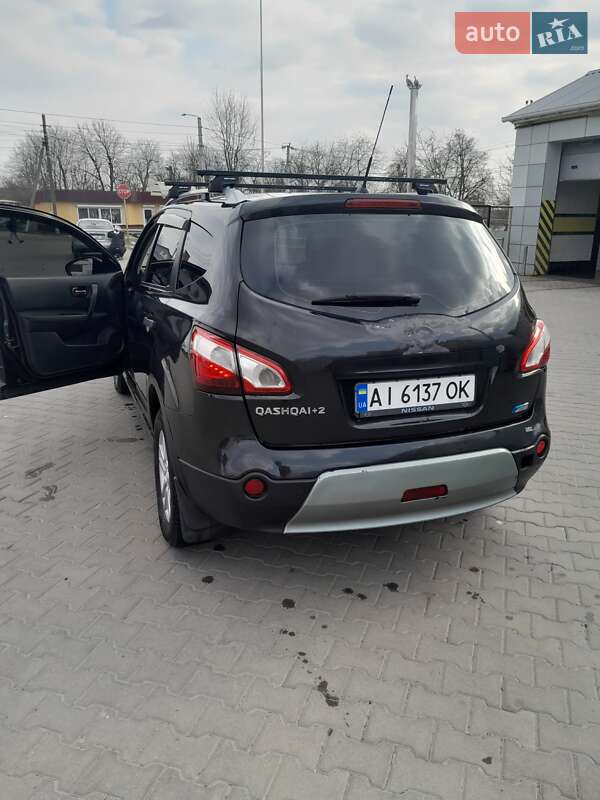 Nissan Qashqai+2 2010
