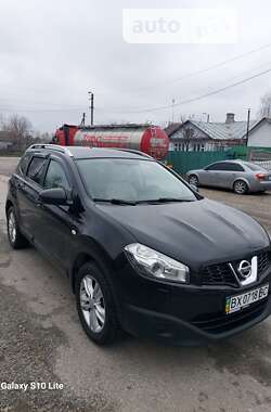 Позашляховик / Кросовер Nissan Qashqai+2 2010 в Волочиську