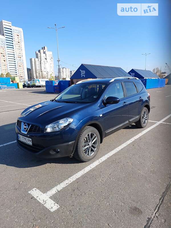 Позашляховик / Кросовер Nissan Qashqai+2 2011 в Києві