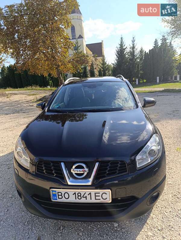 Позашляховик / Кросовер Nissan Qashqai+2 2012 в Скалаті