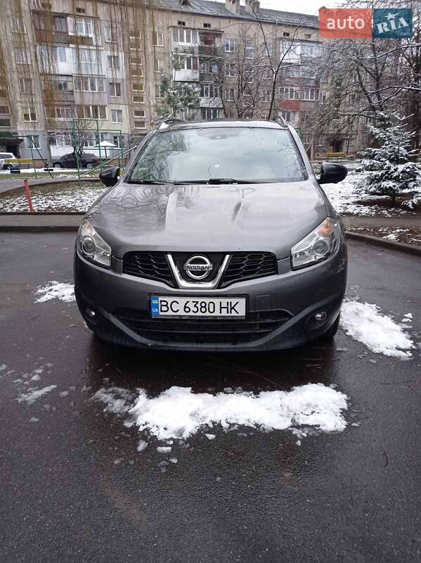 Позашляховик / Кросовер Nissan Qashqai+2 2013 в Івано-Франківську