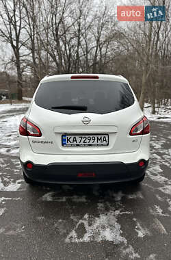 Позашляховик / Кросовер Nissan Qashqai+2 2012 в Києві