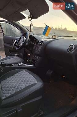 Позашляховик / Кросовер Nissan Qashqai+2 2011 в 