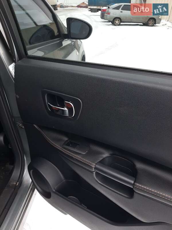 Внедорожник / Кроссовер Nissan Qashqai+2 2011 в Змиеве фото 12 Внедорожник / Кроссовер Nissan Qashqai+2 2011 в Змиеве