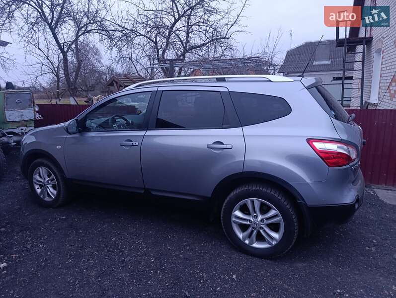 Внедорожник / Кроссовер Nissan Qashqai+2 2011 в Нововолынске